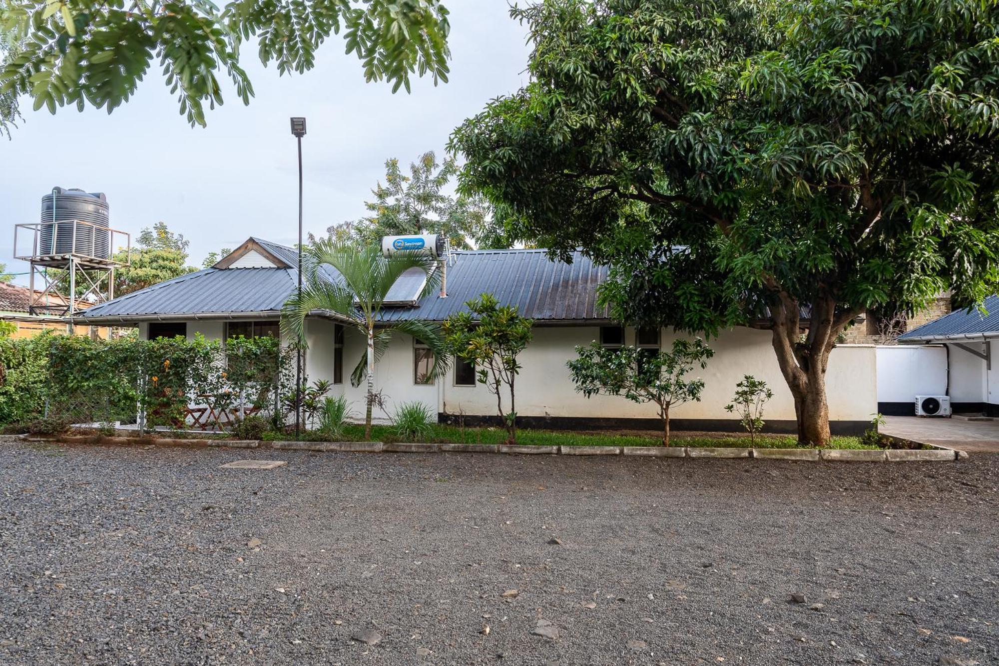 Harry'S Kisumu Oasis Aparthotel Exterior photo