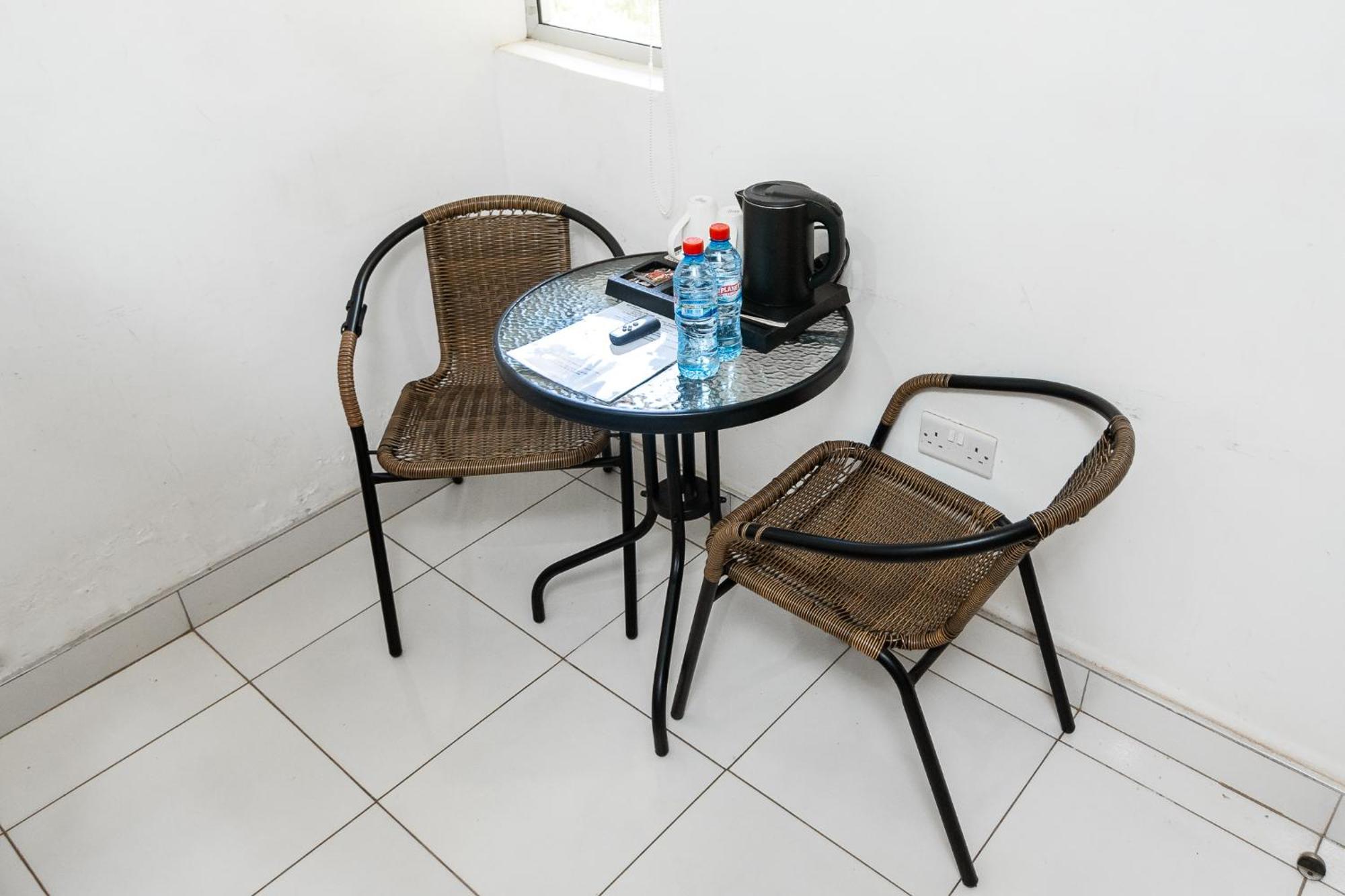Harry'S Kisumu Oasis Aparthotel Exterior photo